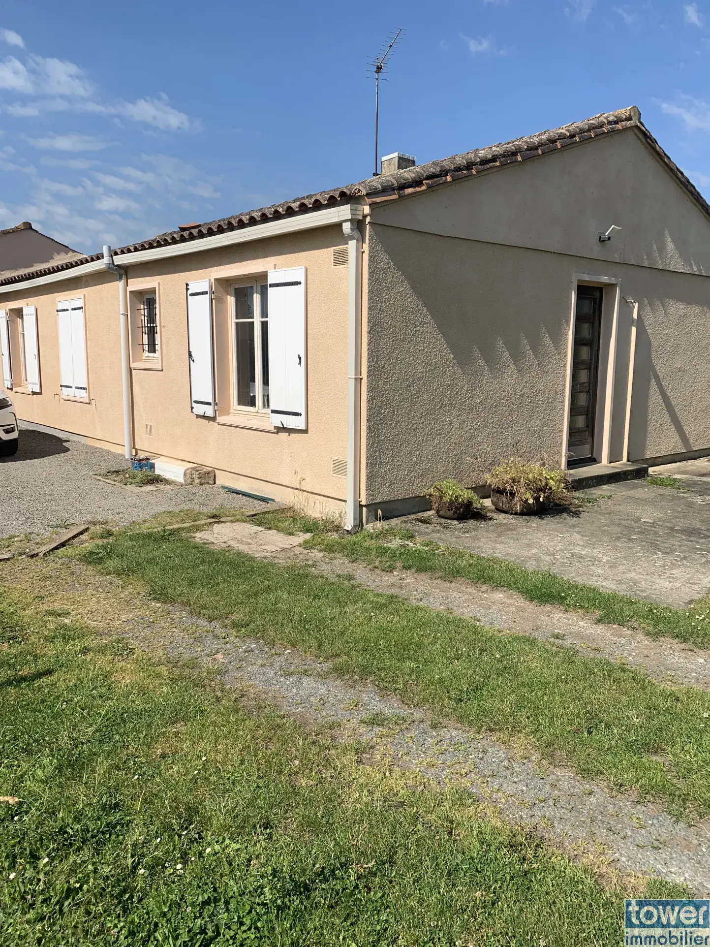 Maison de plain-pied à Mazeray avec garage et grand terrain de 2340 m² 