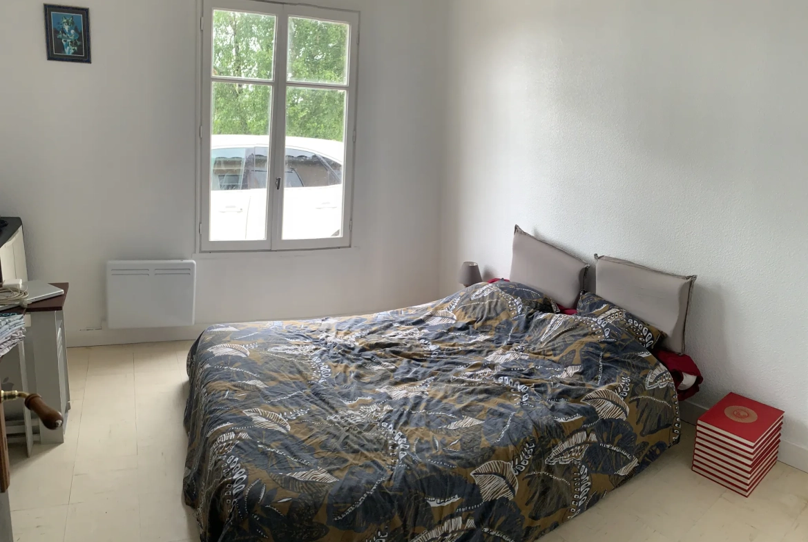 Maison de plain-pied à Mazeray avec garage et grand terrain de 2340 m² 