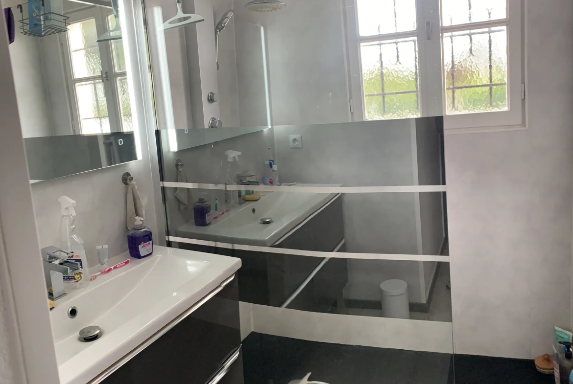 Maison de plain-pied à Mazeray avec garage et grand terrain de 2340 m² 