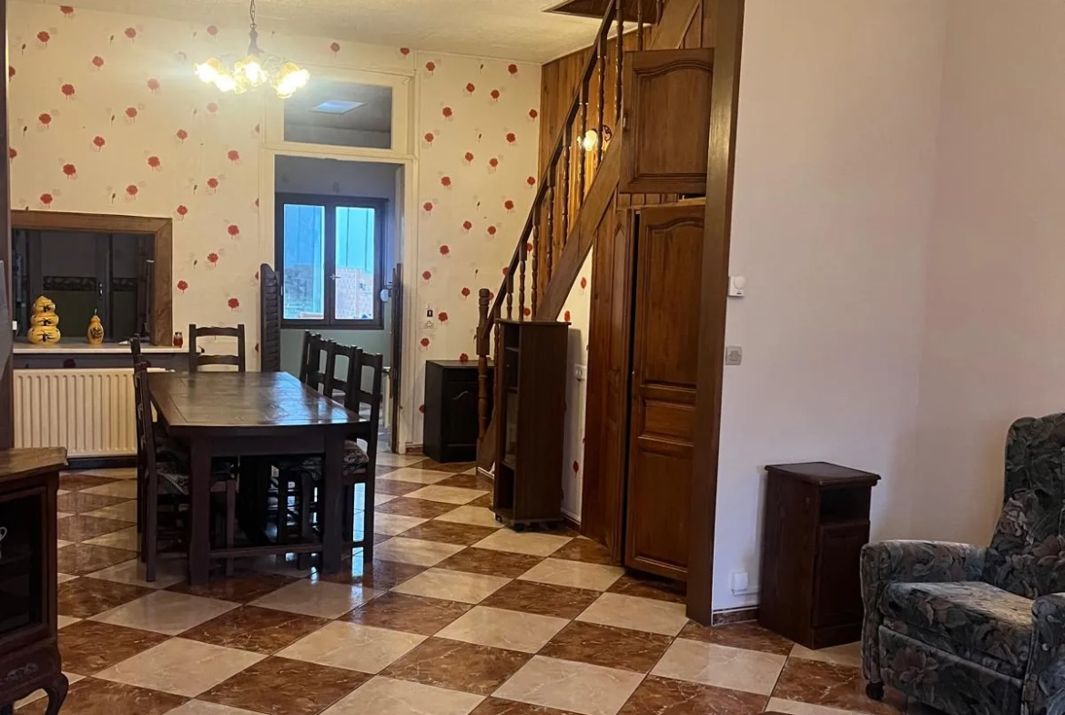 Maison à rénover à Guise - 2 chambres, jardin, prix attractif 