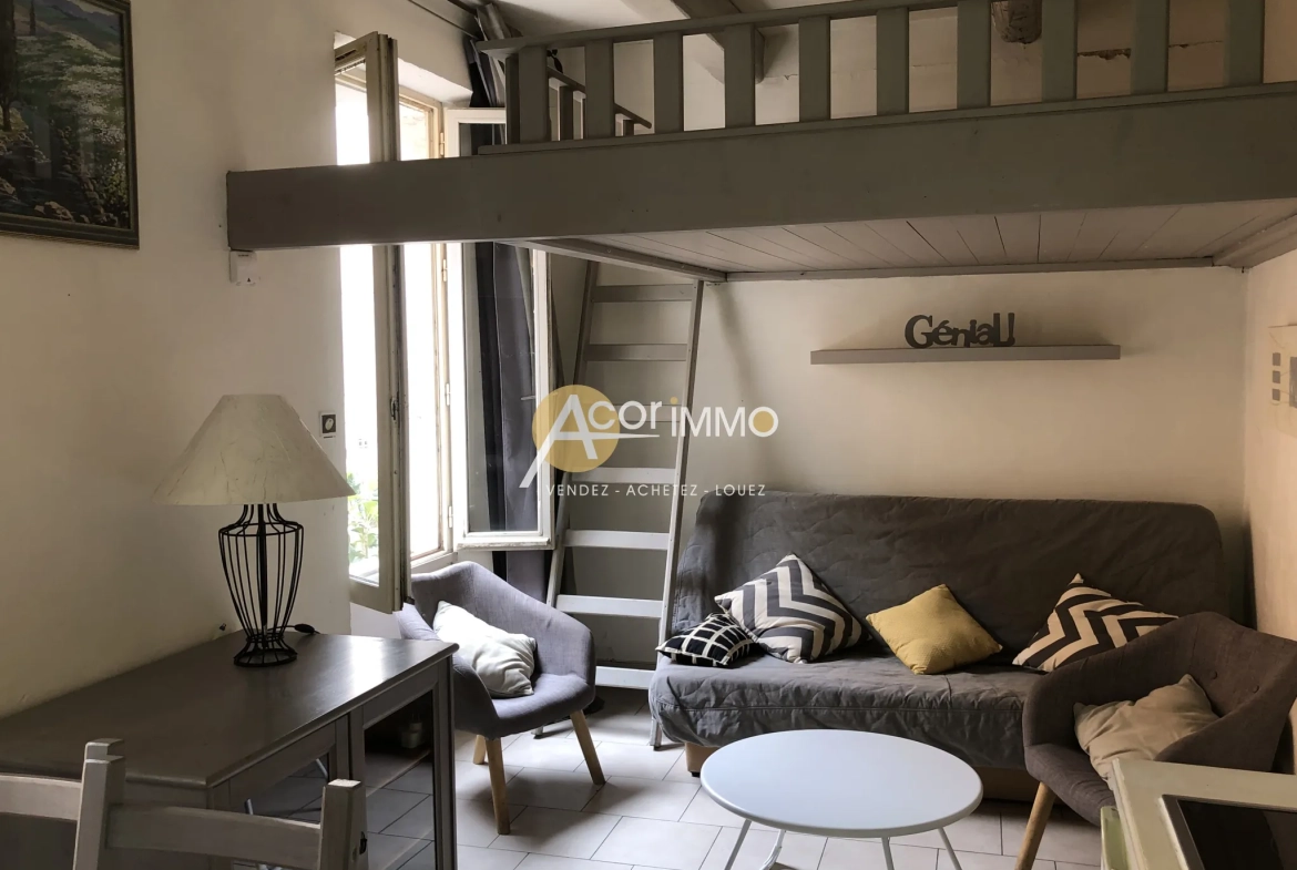 Studio meublé à vendre à Sanary-sur-Mer, idéal pour vacances ou pied-à-terre 