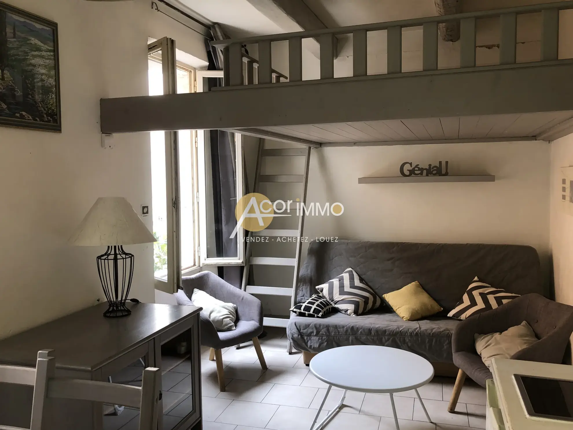 Studio meublé à vendre à Sanary-sur-Mer, idéal pour vacances ou pied-à-terre 