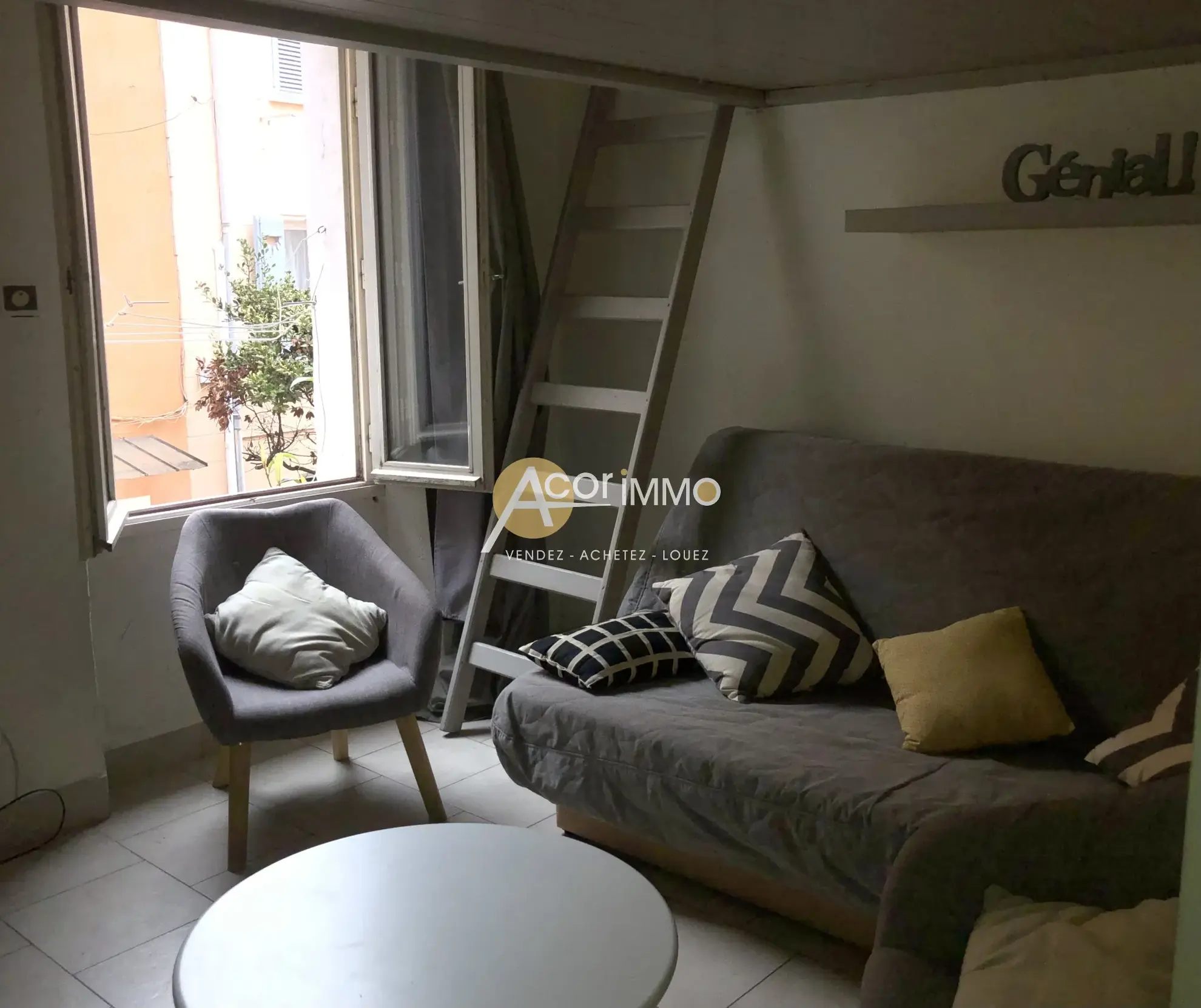 Studio meublé à vendre à Sanary-sur-Mer, idéal pour vacances ou pied-à-terre 