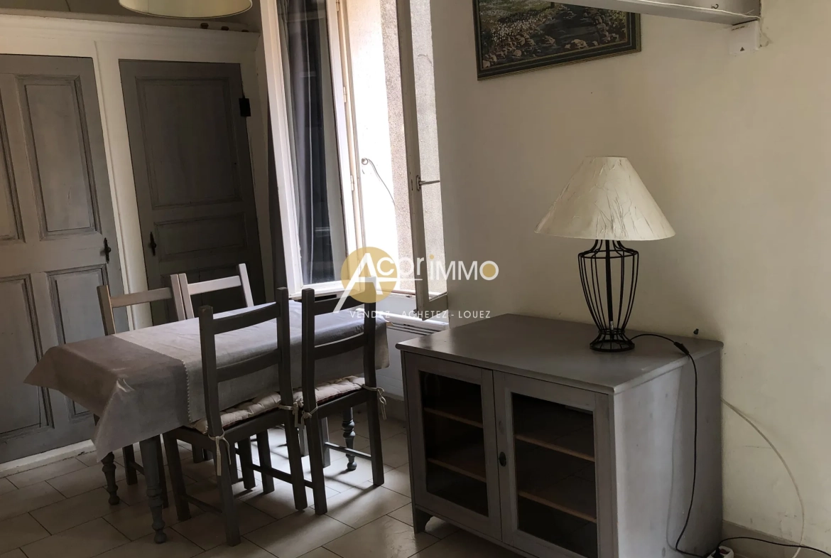 Studio meublé à vendre à Sanary-sur-Mer, idéal pour vacances ou pied-à-terre 