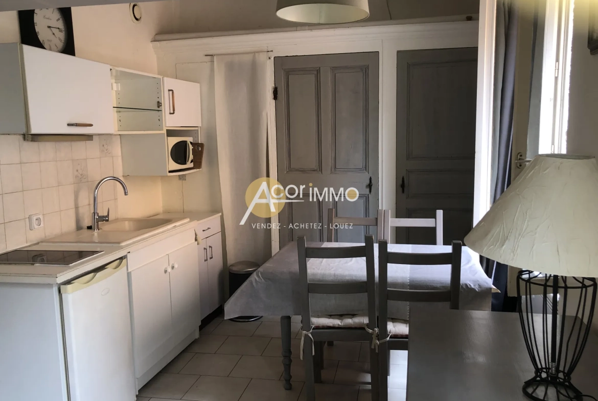 Studio meublé à vendre à Sanary-sur-Mer, idéal pour vacances ou pied-à-terre 
