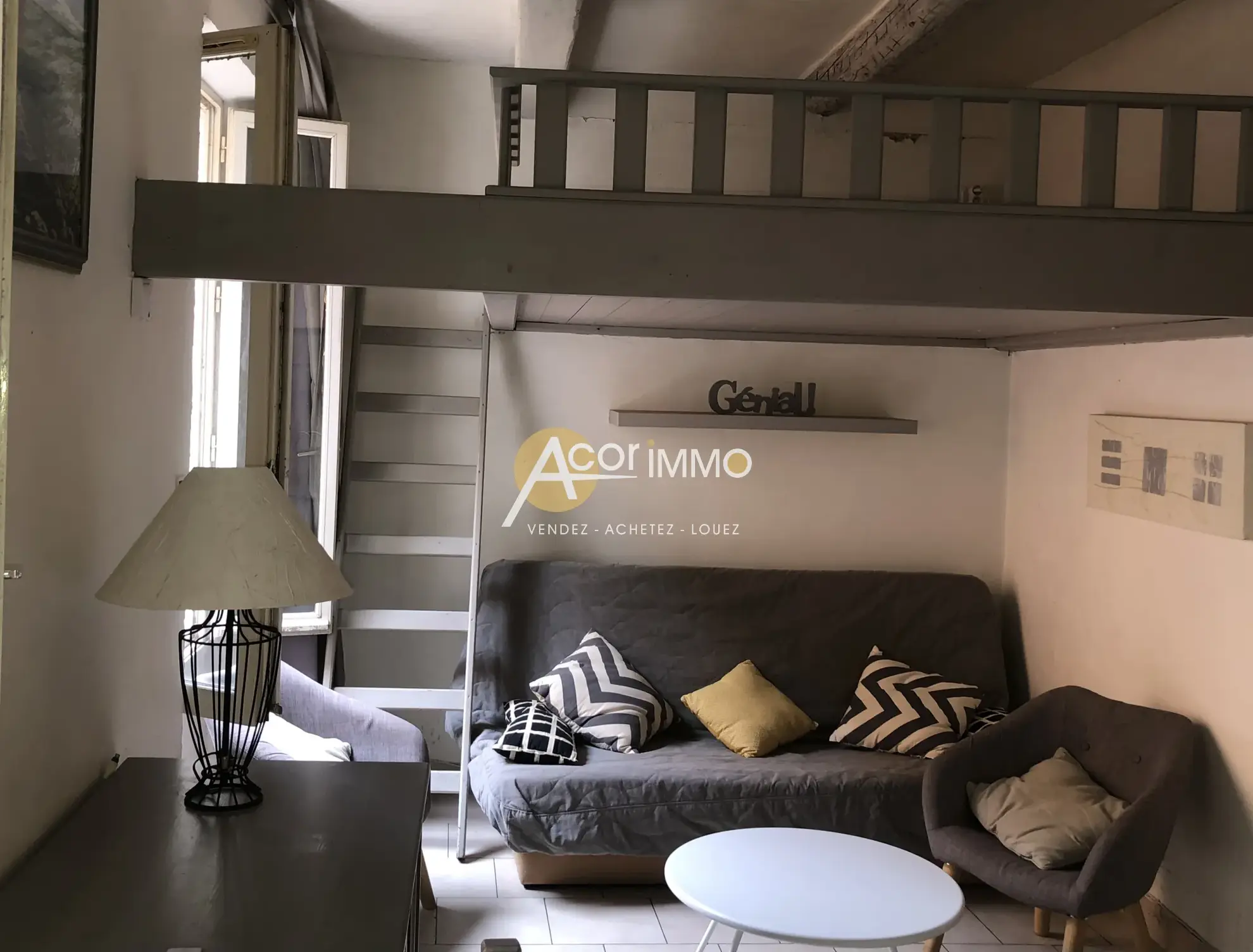 Studio meublé à vendre à Sanary-sur-Mer, idéal pour vacances ou pied-à-terre 