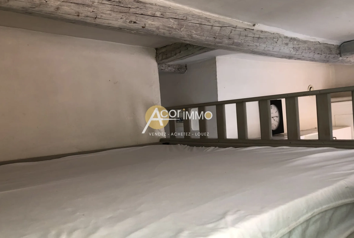 Studio meublé à vendre à Sanary-sur-Mer, idéal pour vacances ou pied-à-terre 