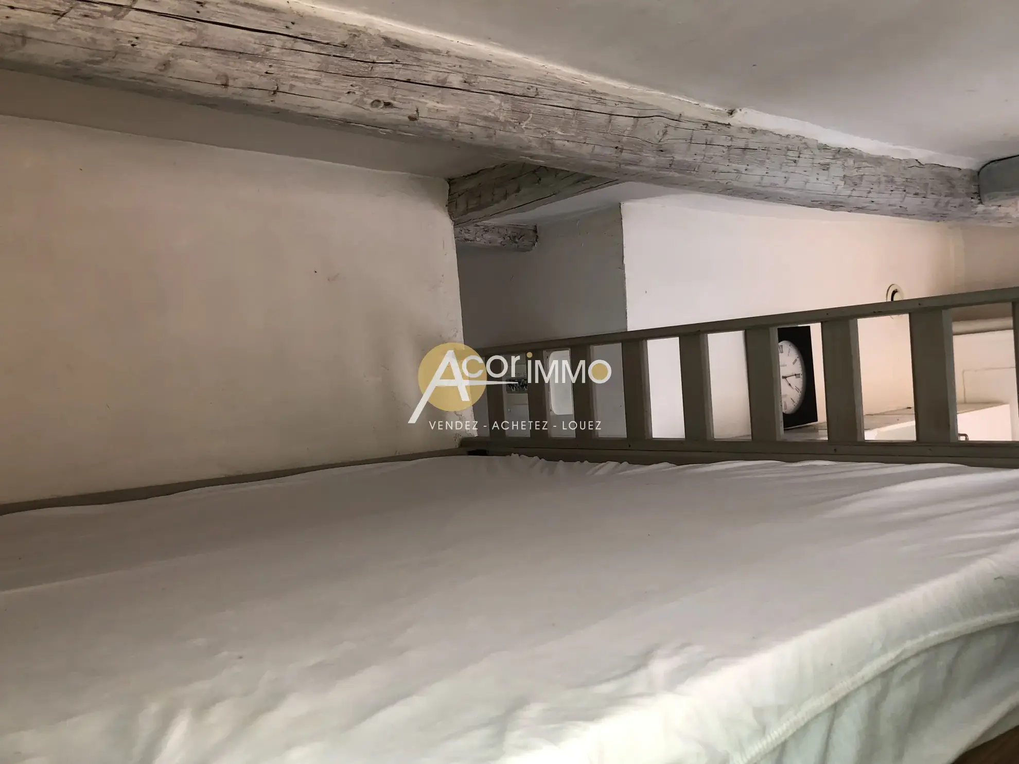 Studio meublé à vendre à Sanary-sur-Mer, idéal pour vacances ou pied-à-terre 
