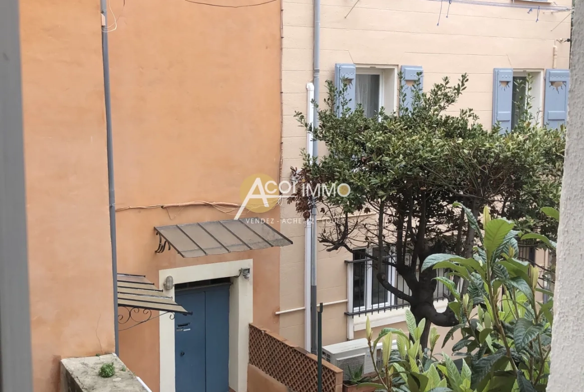Studio meublé à vendre à Sanary-sur-Mer, idéal pour vacances ou pied-à-terre 