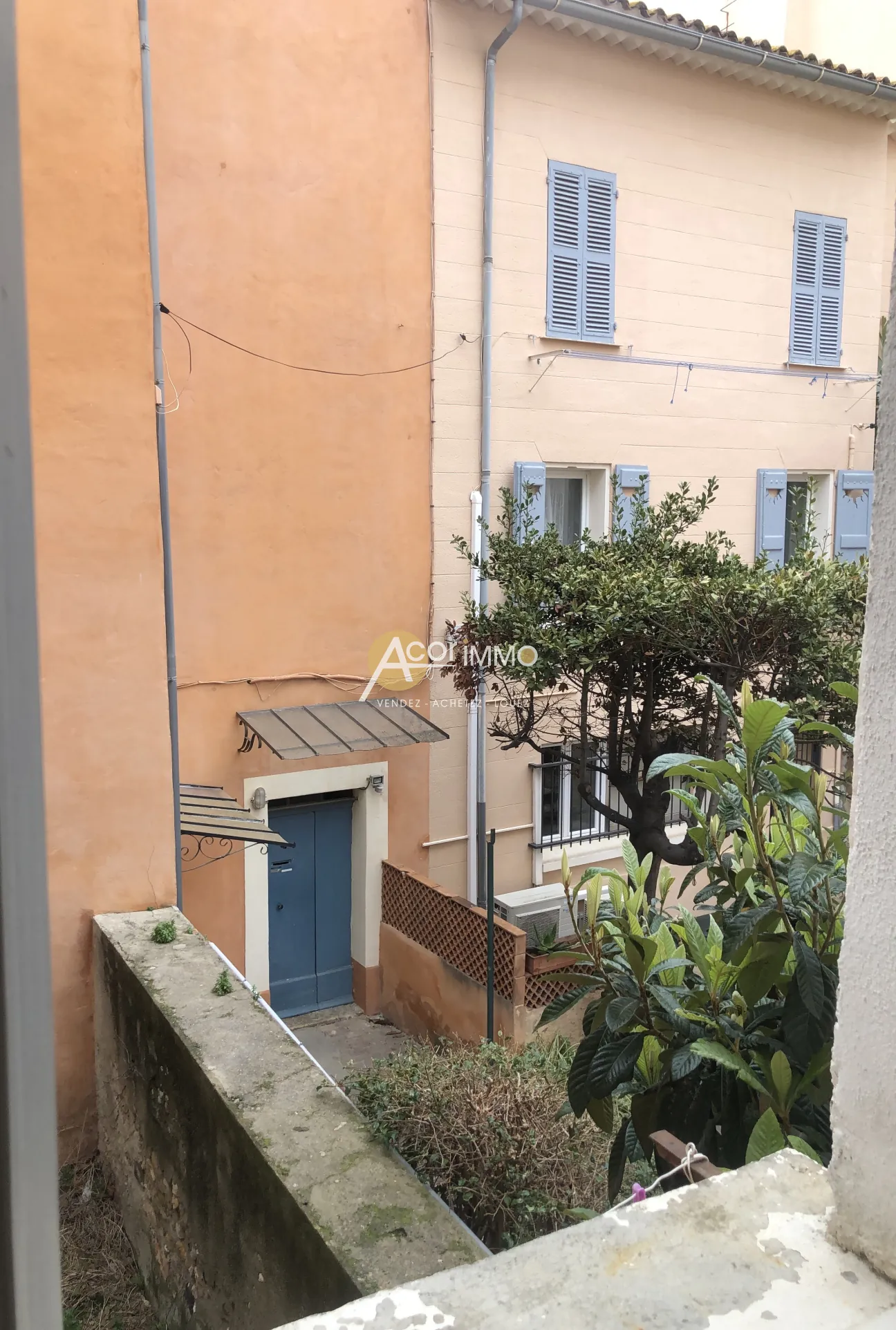 Studio meublé à vendre à Sanary-sur-Mer, idéal pour vacances ou pied-à-terre 
