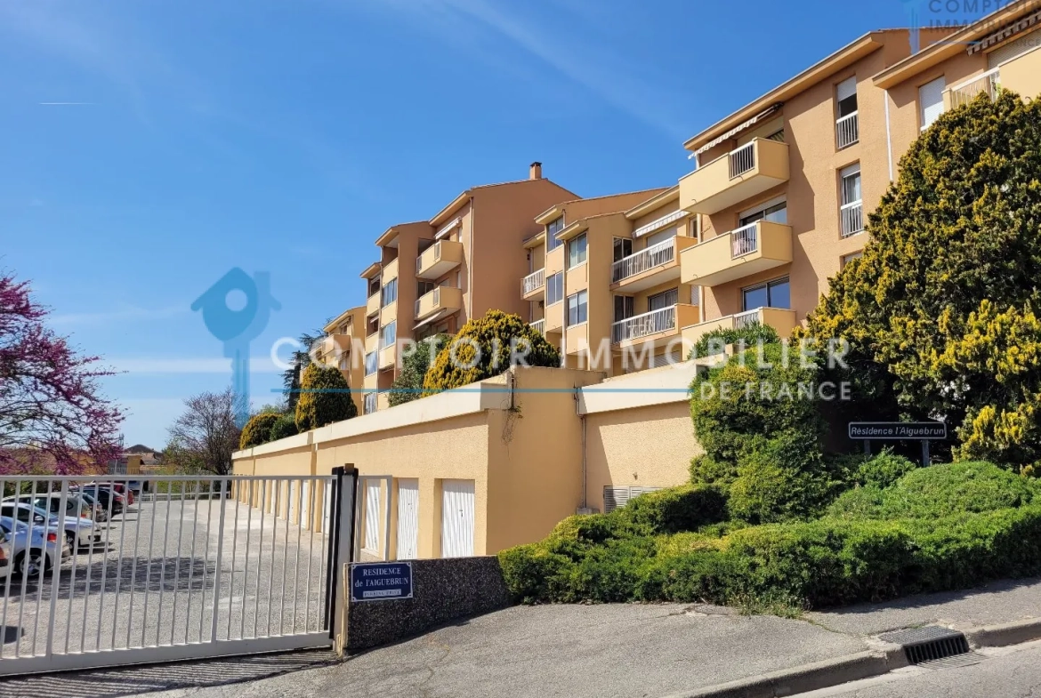 Bel appartement T3 avec vue à Apt – garage, balcon et résidence calme 