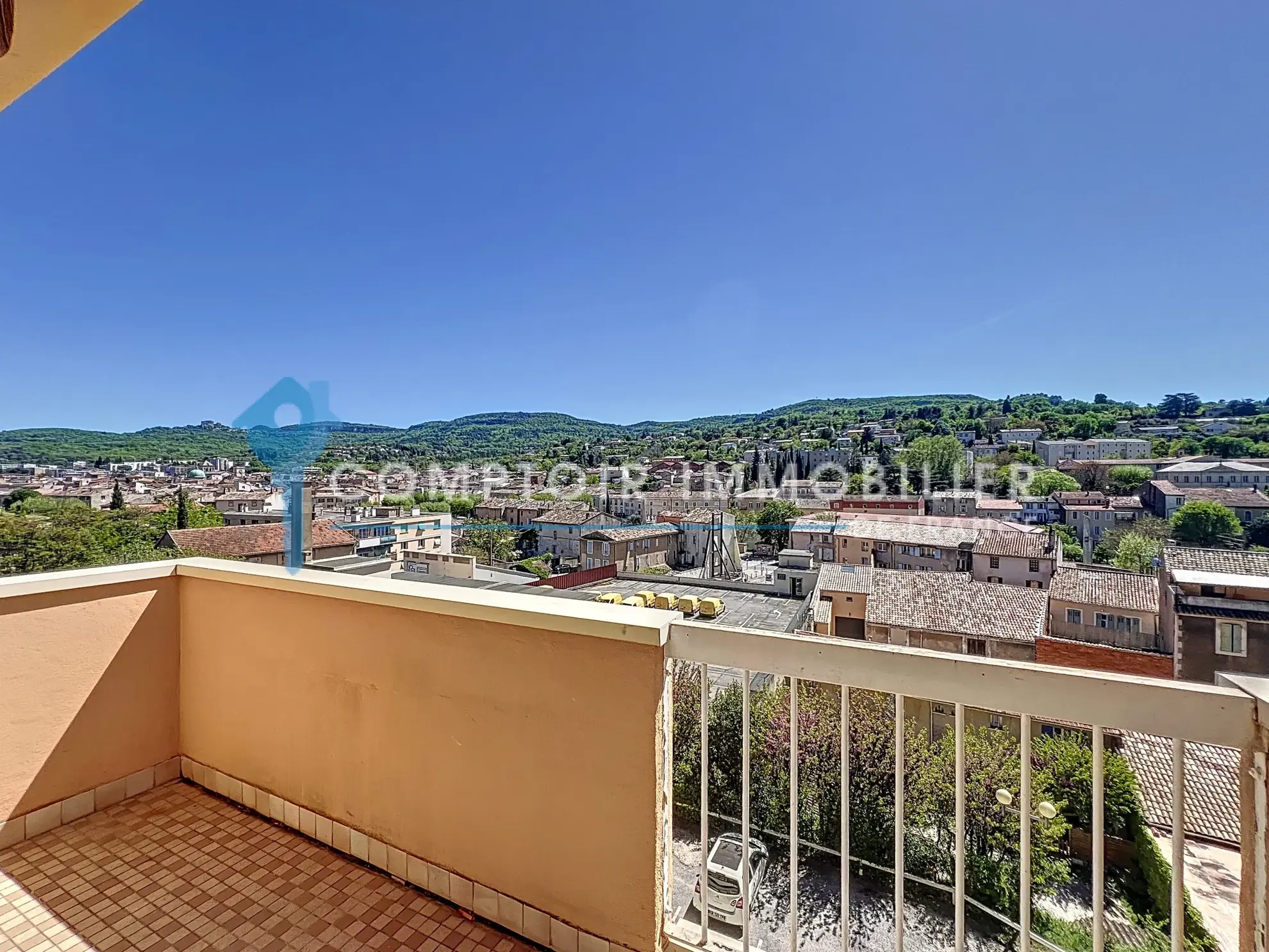 Bel appartement T3 avec vue à Apt – garage, balcon et résidence calme 