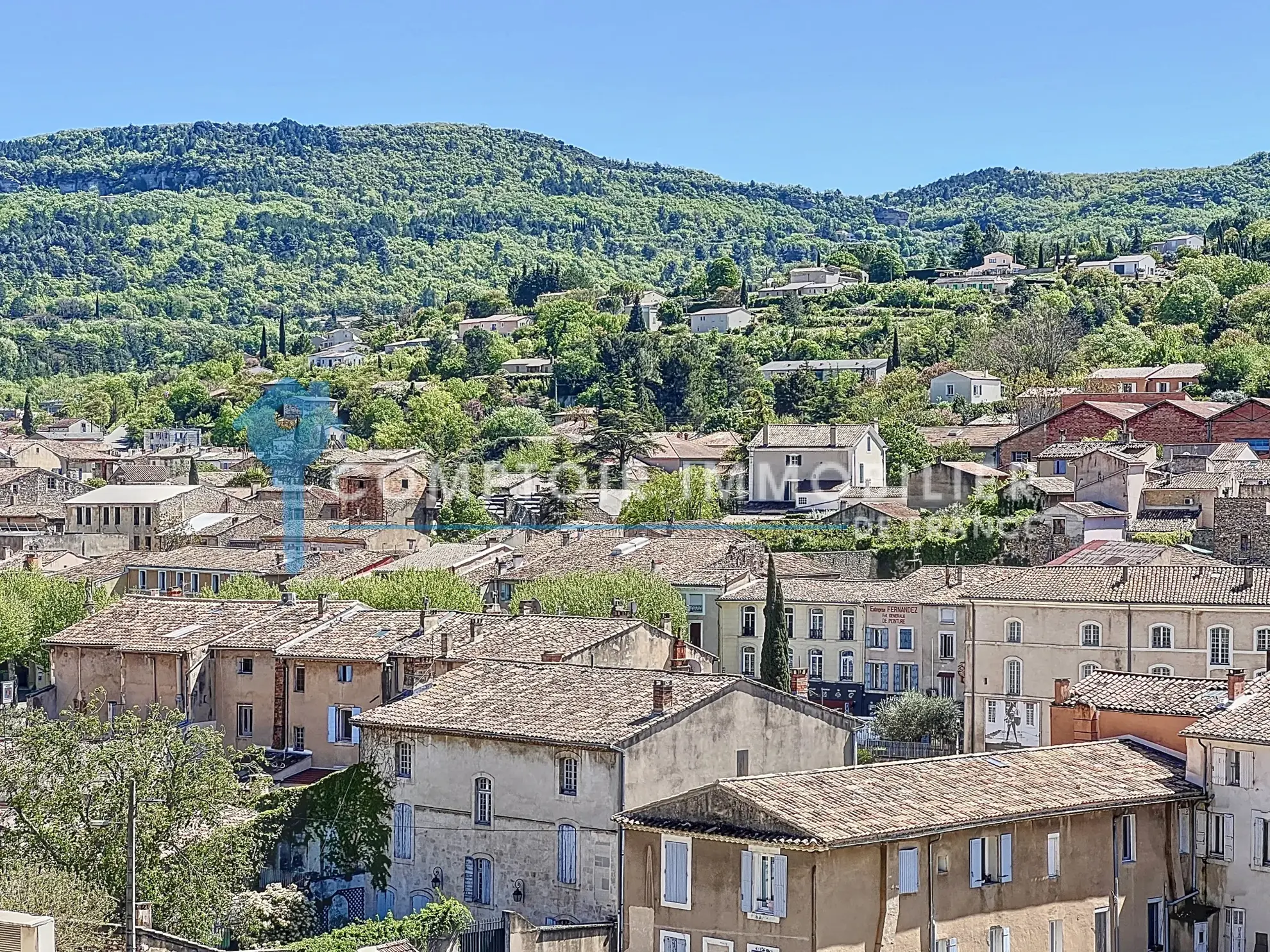 Bel appartement T3 avec vue à Apt – garage, balcon et résidence calme 
