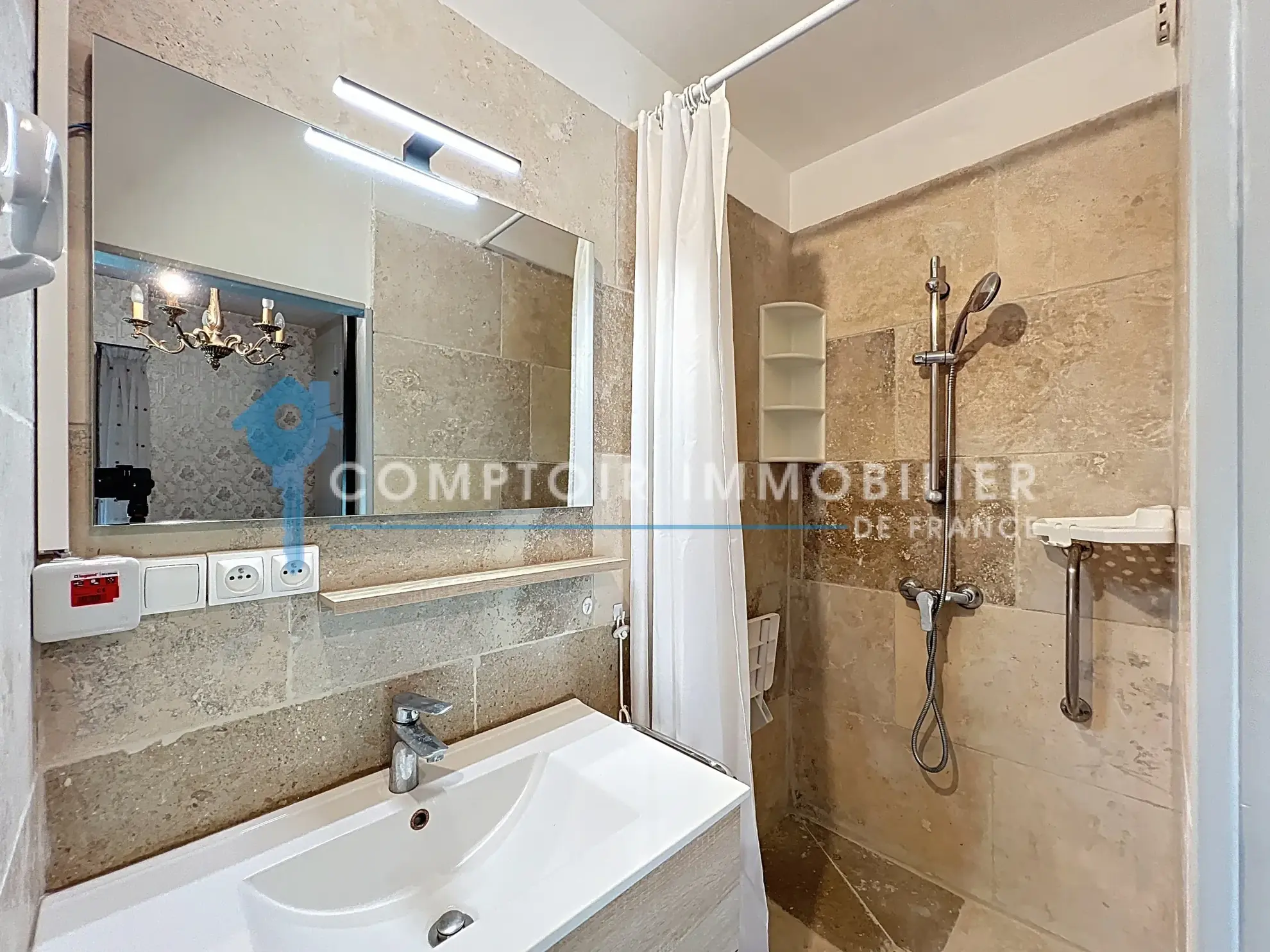 Bel appartement T3 avec vue à Apt – garage, balcon et résidence calme 