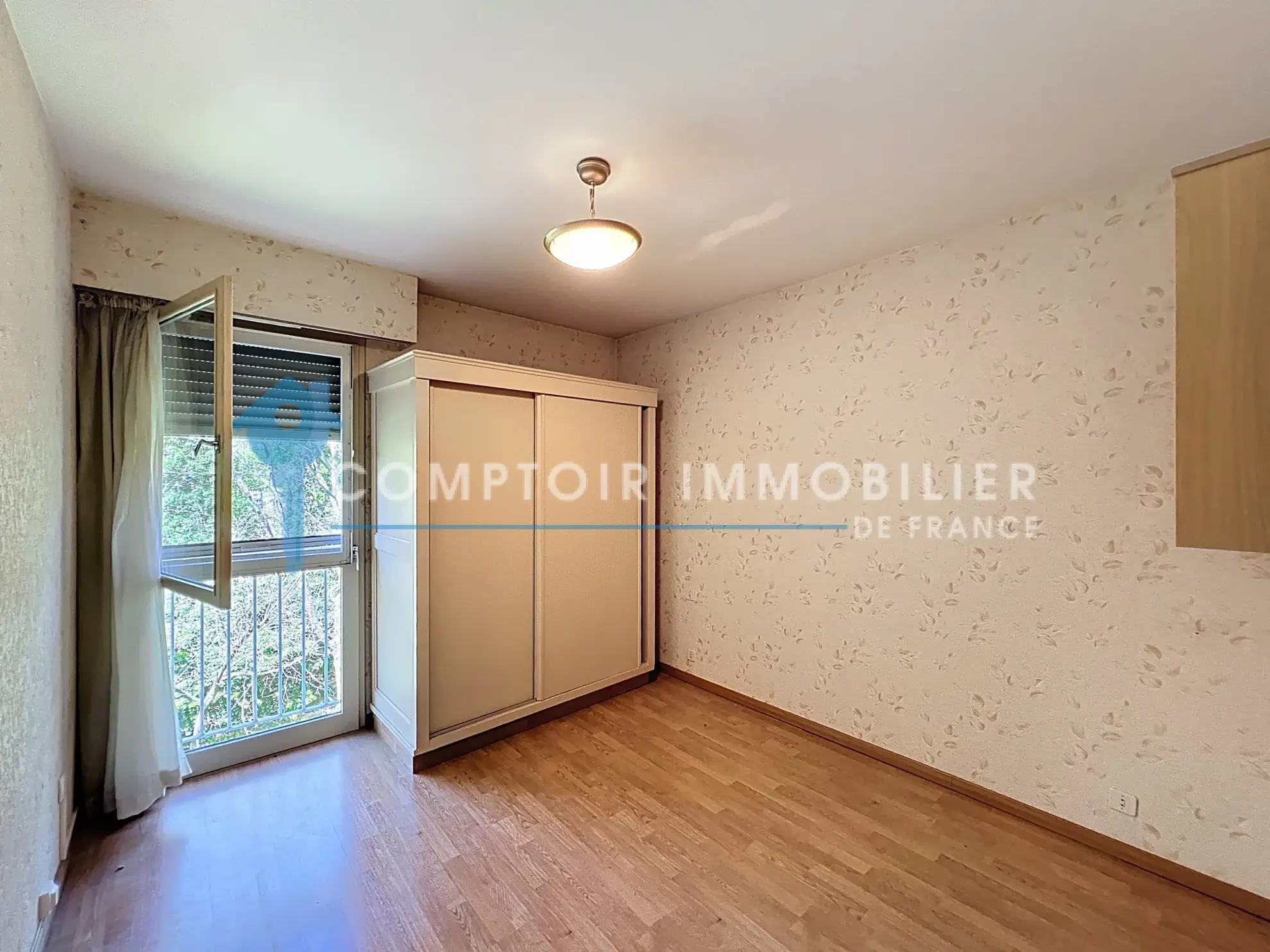 Bel appartement T3 avec vue à Apt – garage, balcon et résidence calme 