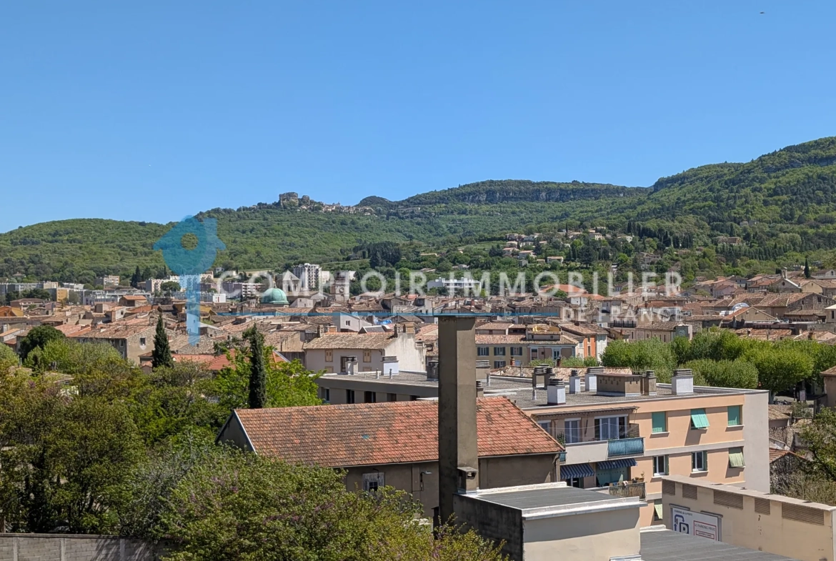 Bel appartement T3 avec vue à Apt – garage, balcon et résidence calme 