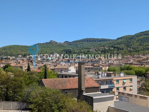 Bel appartement T3 avec vue à Apt – garage, balcon et résidence calme