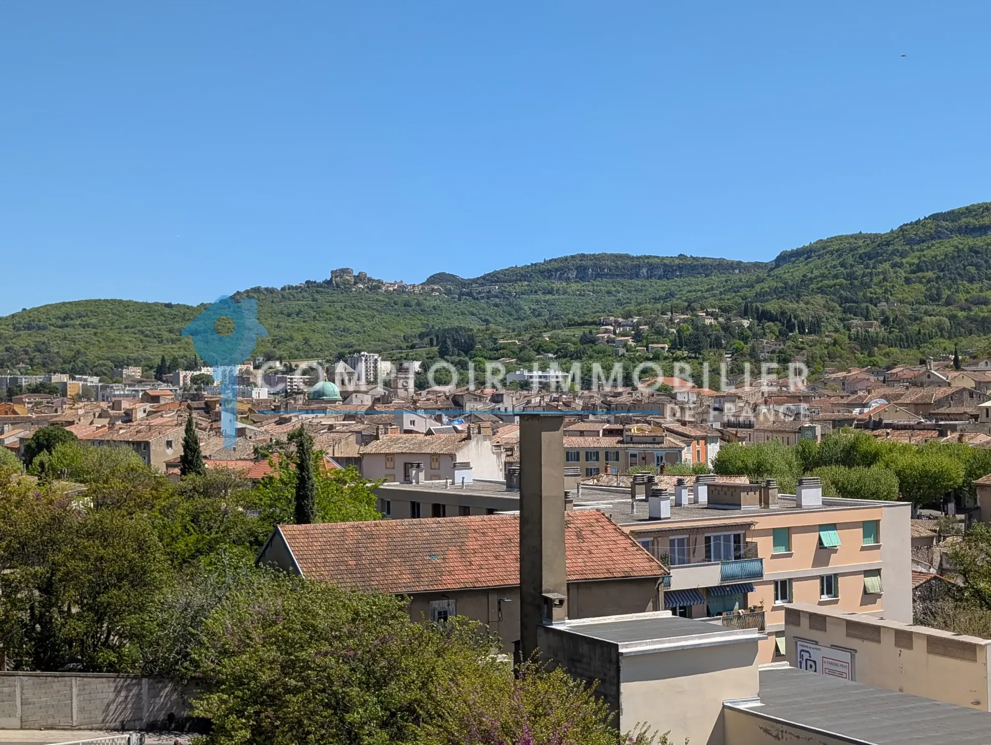 Bel appartement T3 avec vue à Apt – garage, balcon et résidence calme 