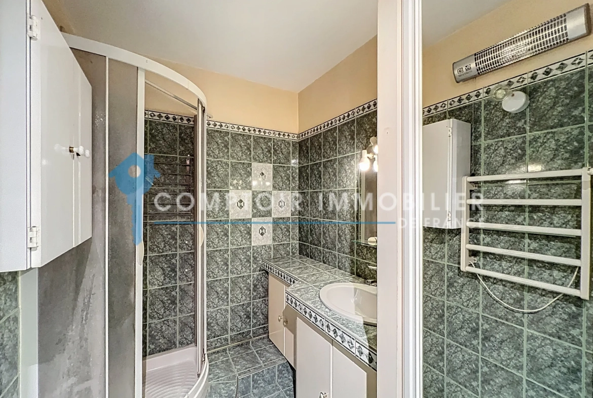 Bel appartement T3 avec vue à Apt – garage, balcon et résidence calme 