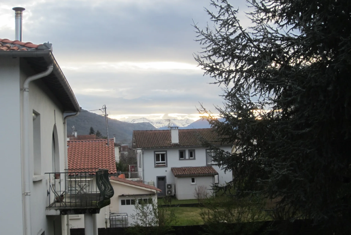 Belle maison des années 70 avec grand jardin à Saint-Girons 