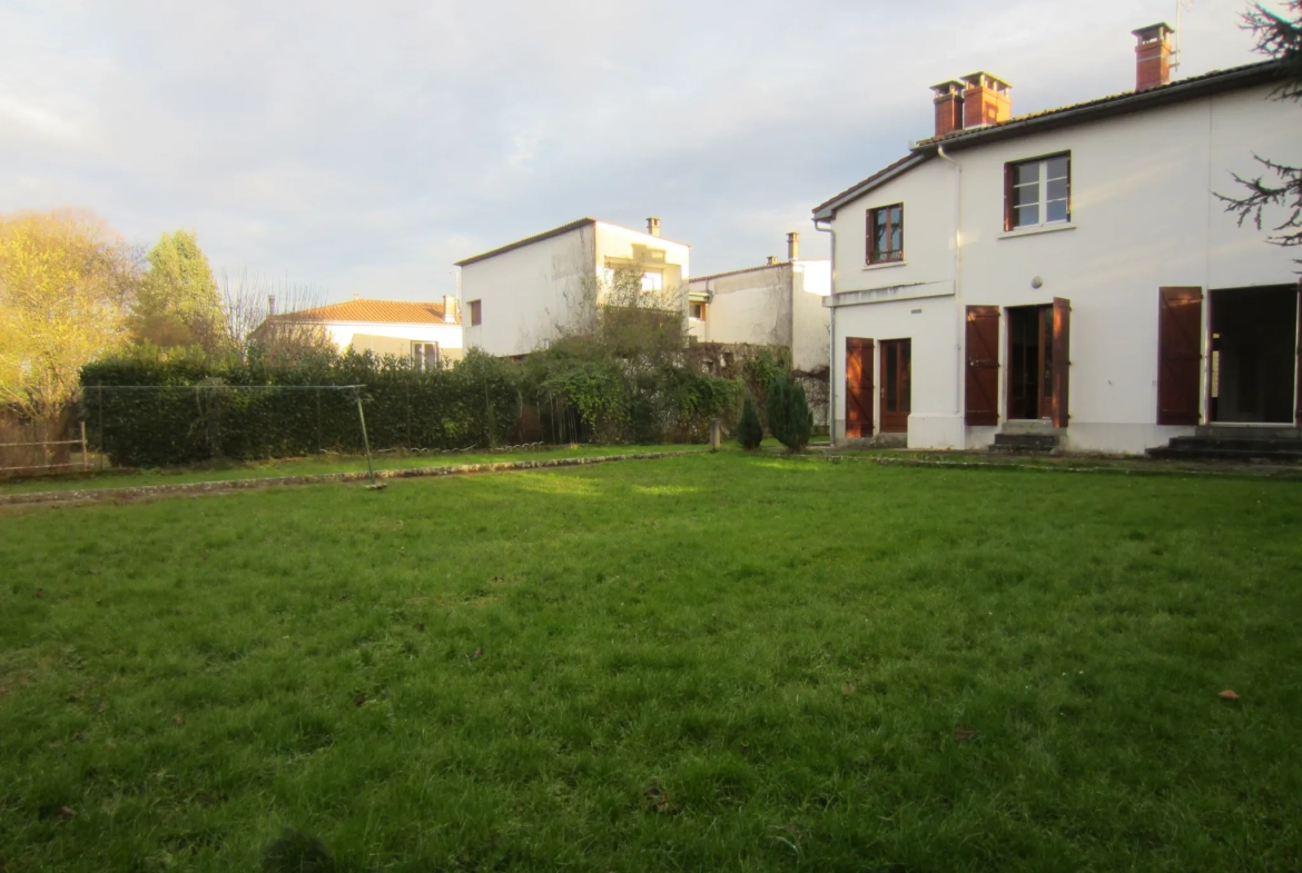 Belle maison des années 70 avec grand jardin à Saint-Girons 