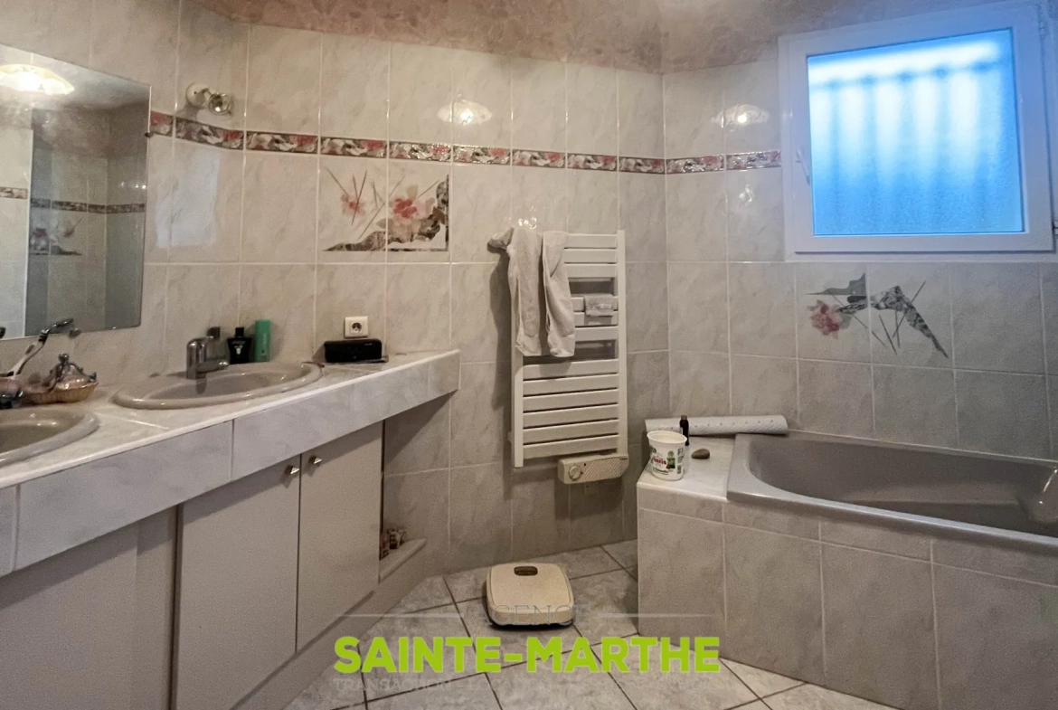 Vente d'un pavillon de plain-pied à Niort avec 3 chambres, garage et jardin 