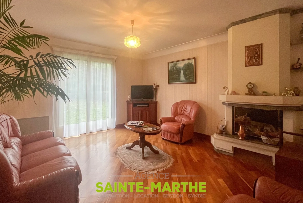 Vente d'un pavillon de plain-pied à Niort avec 3 chambres, garage et jardin 