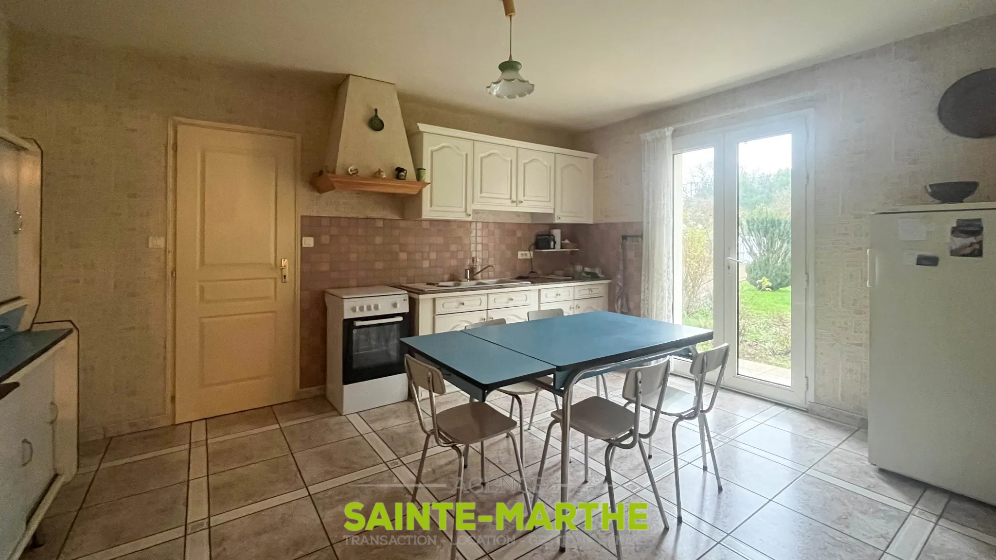 Vente d'un pavillon de plain-pied à Niort avec 3 chambres, garage et jardin 