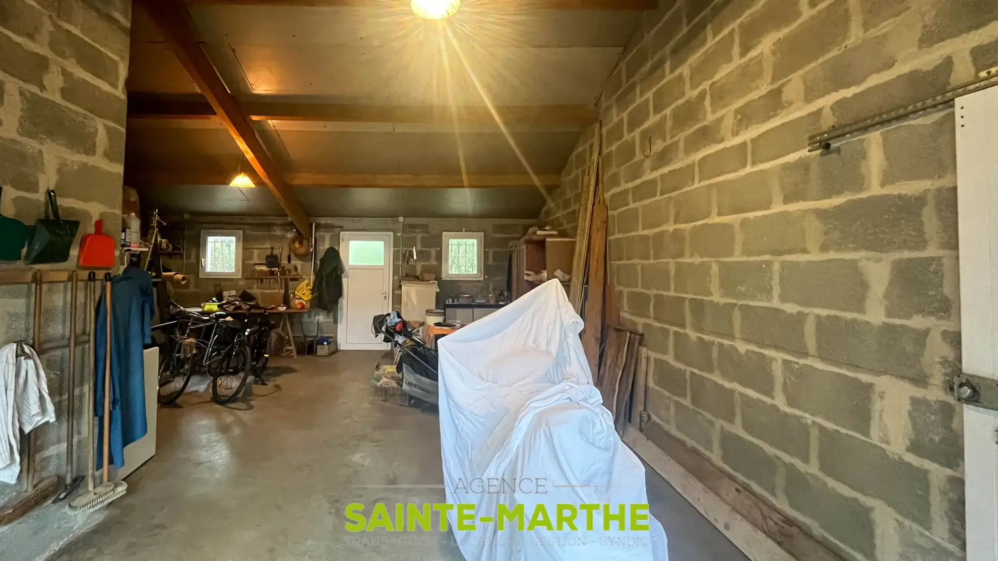 Vente d'un pavillon de plain-pied à Niort avec 3 chambres, garage et jardin 