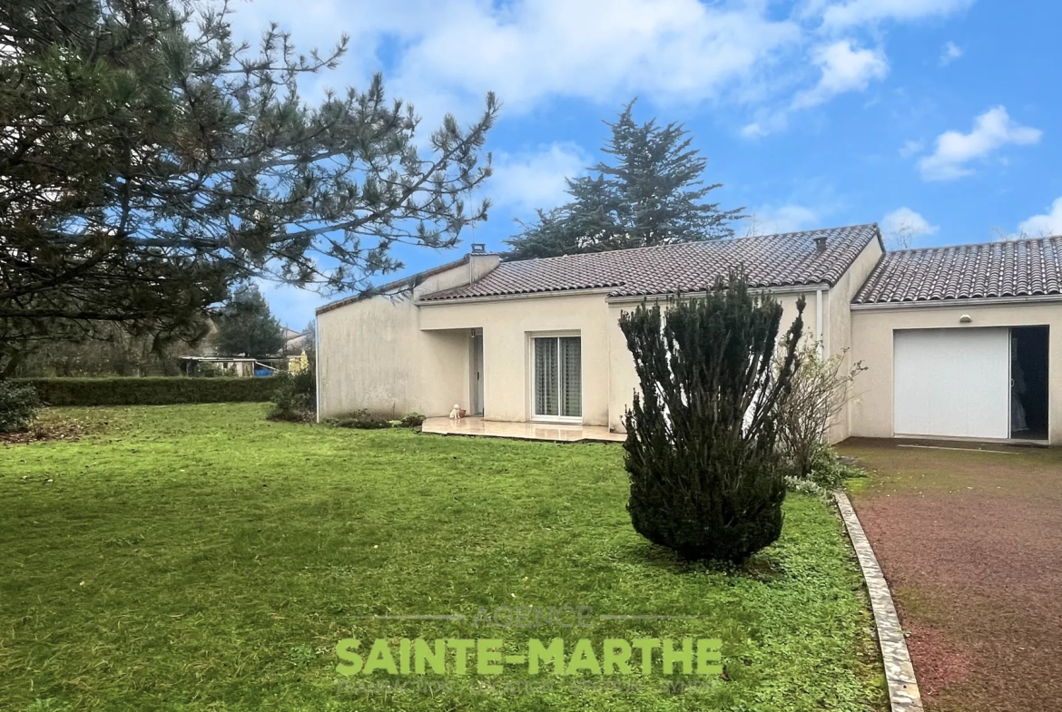 Vente d'un pavillon de plain-pied à Niort avec 3 chambres, garage et jardin 