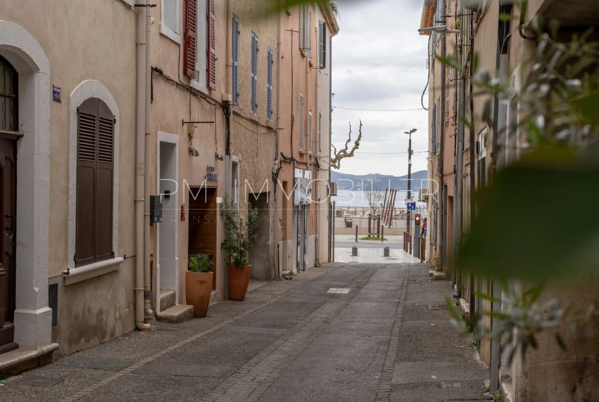 Appartement 2 pièces à La Ciotat de 55 m², charme authentique, vue dégagée, proximité Vieux-Port 