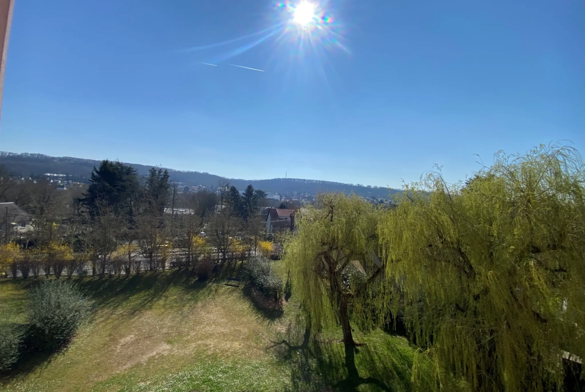 Appartement de 87,41 m² à Palaiseau avec parking et loggia - À rénover 