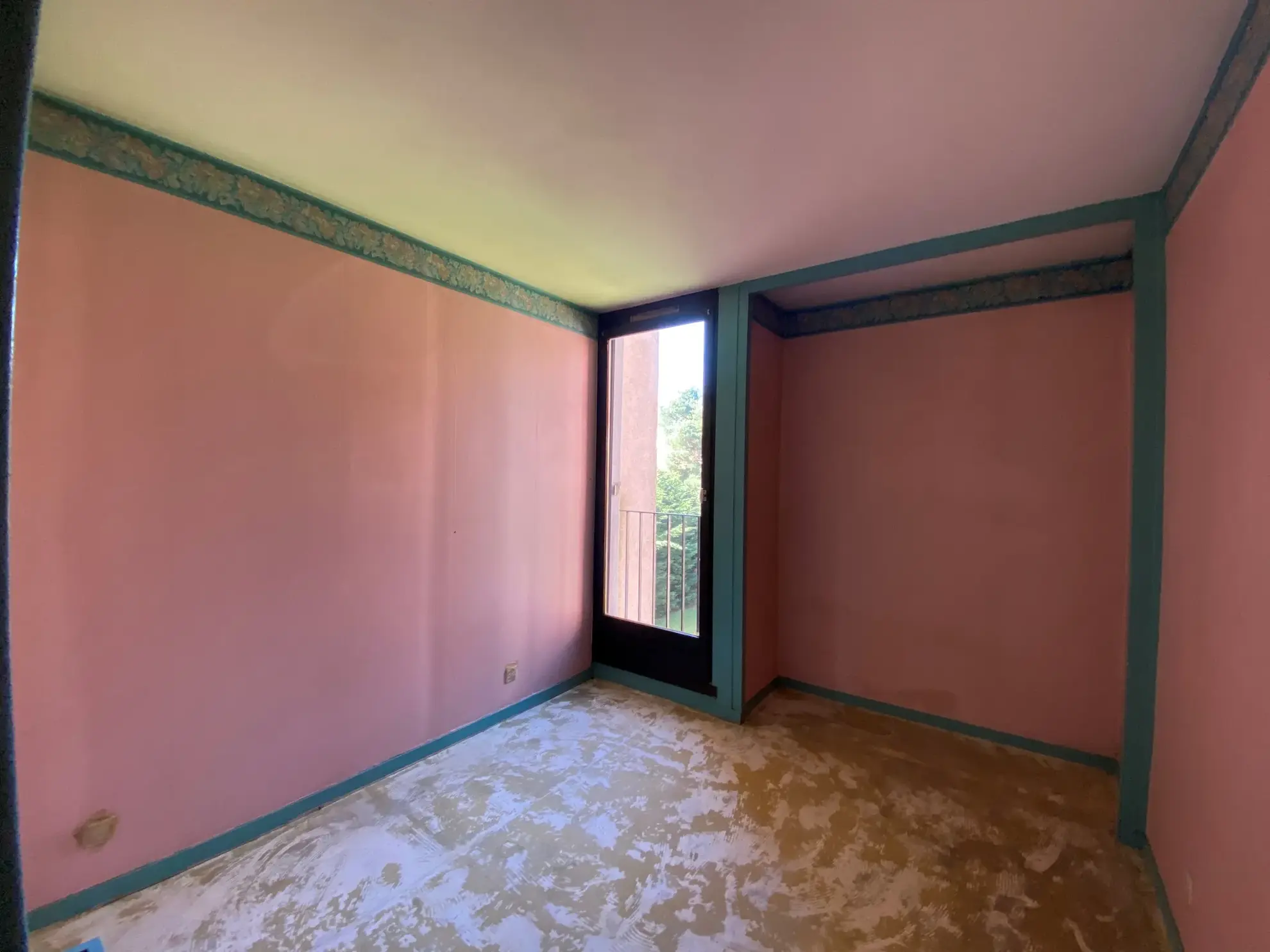 Appartement de 87,41 m² à Palaiseau avec parking et loggia - À rénover 