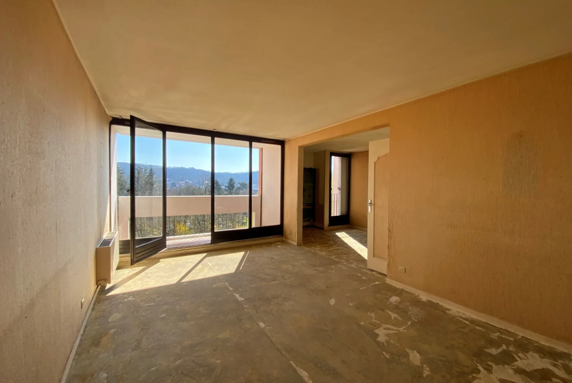 Appartement de 87,41 m² à Palaiseau avec parking et loggia - À rénover 