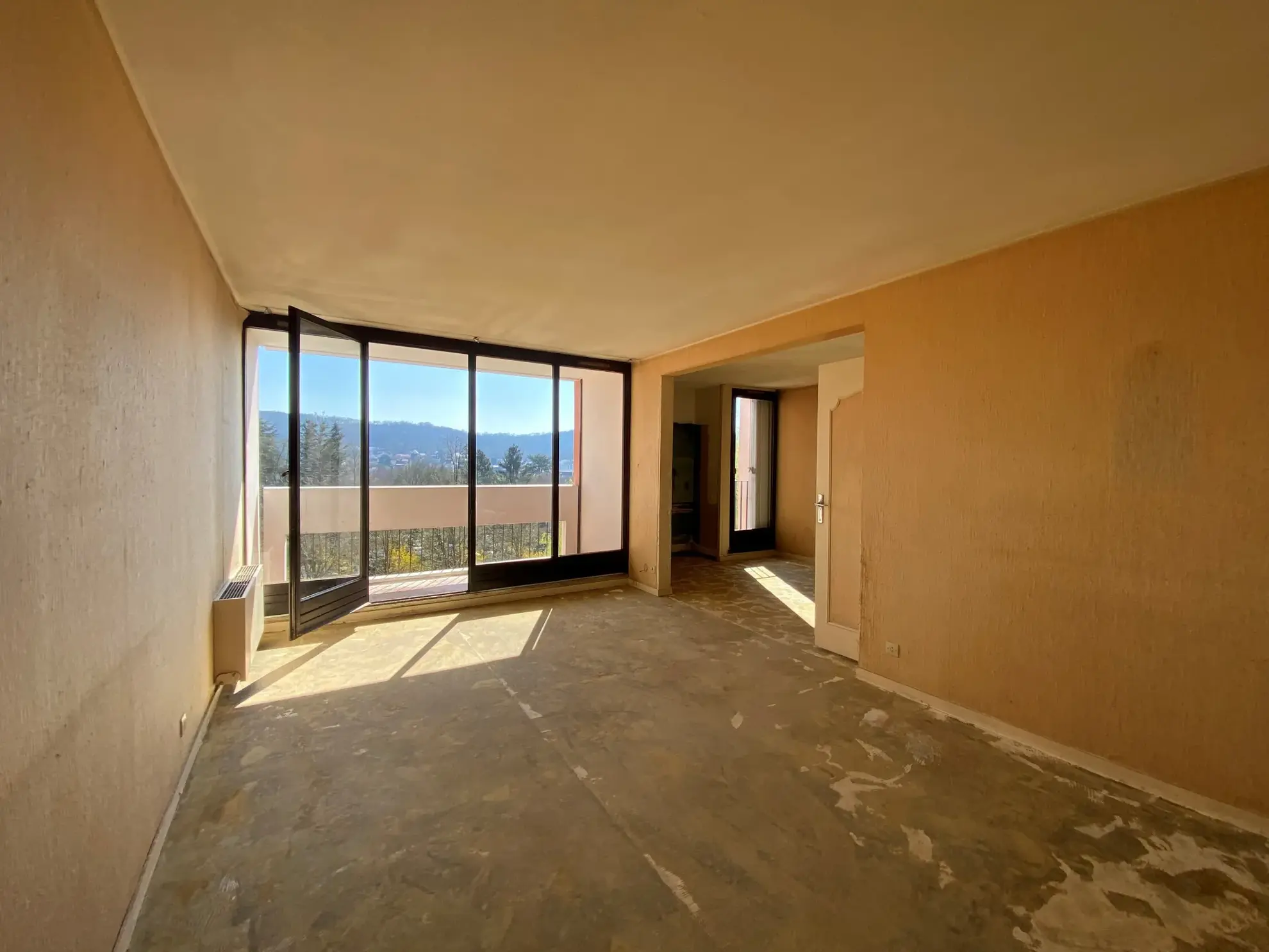 Appartement de 87,41 m² à Palaiseau avec parking et loggia - À rénover 