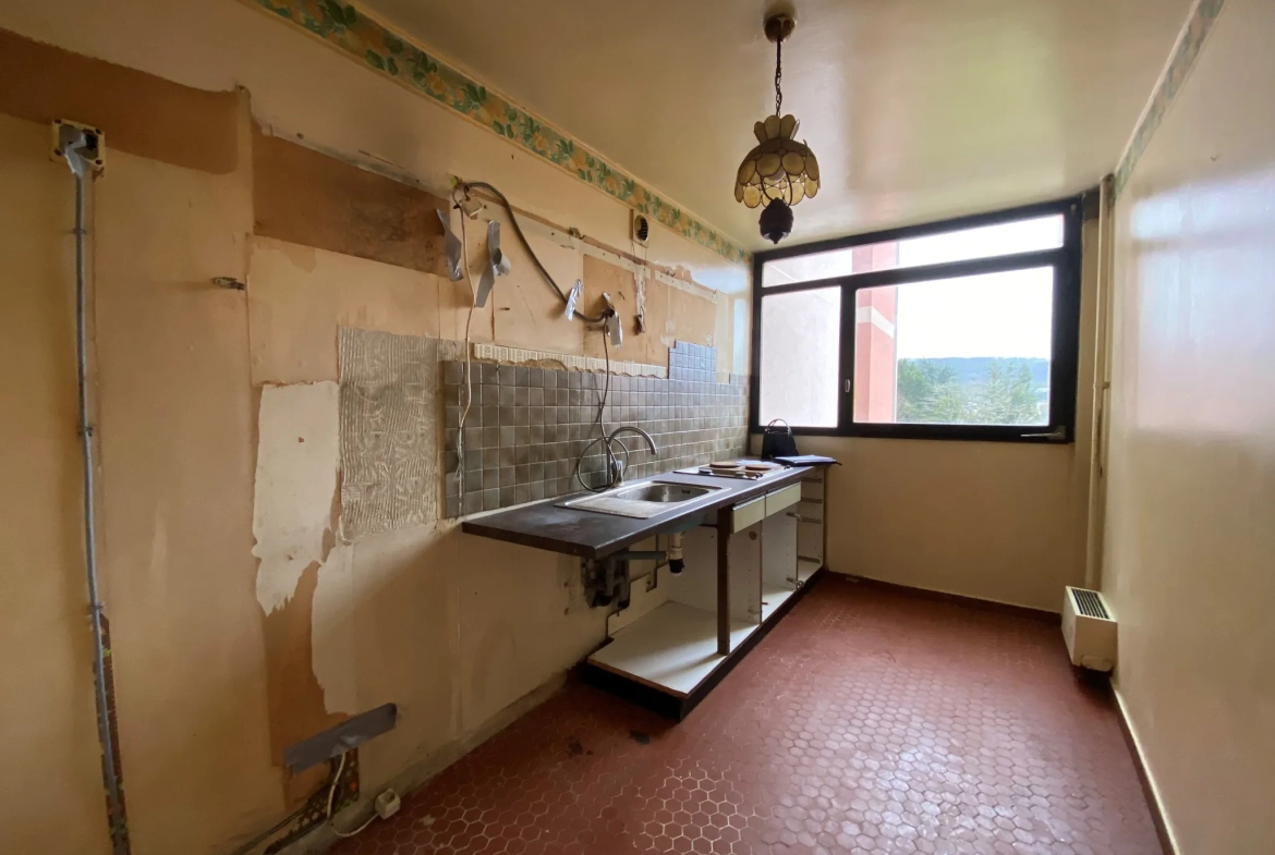 Appartement de 87,41 m² à Palaiseau avec parking et loggia - À rénover 