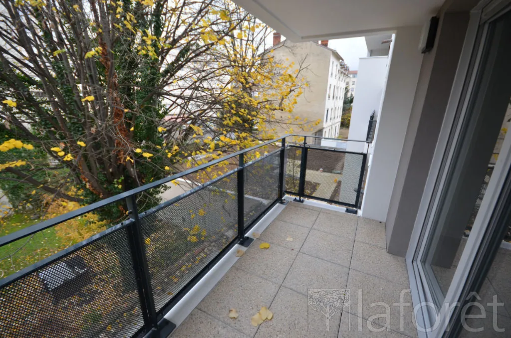 Appartement 2 pièces à Villeurbanne avec terrasse et parking 