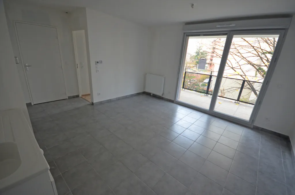 Appartement 2 pièces à Villeurbanne avec terrasse et parking 