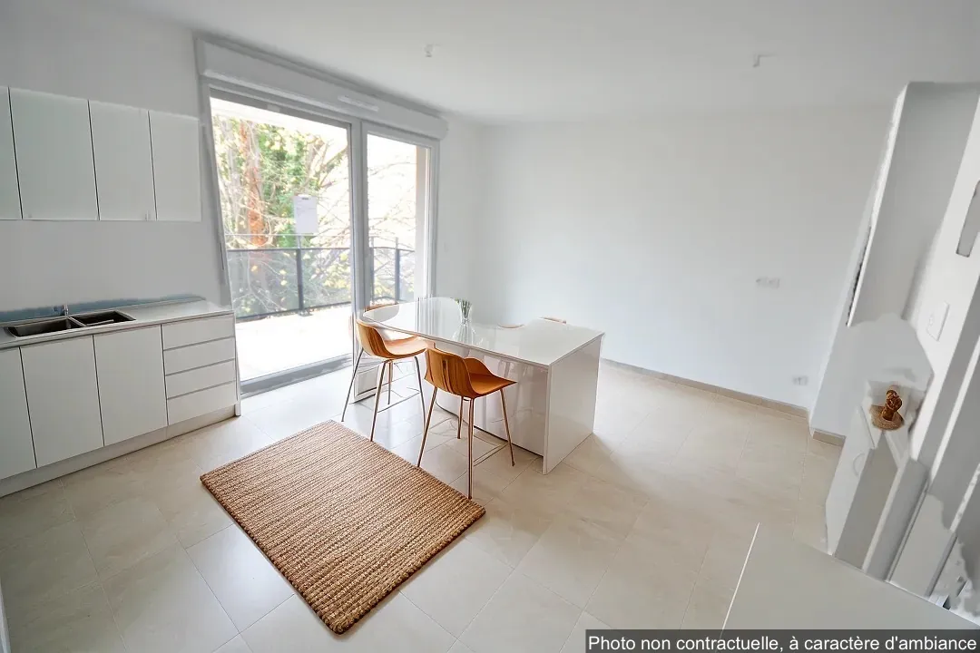 Appartement 2 pièces à Villeurbanne avec terrasse et parking 