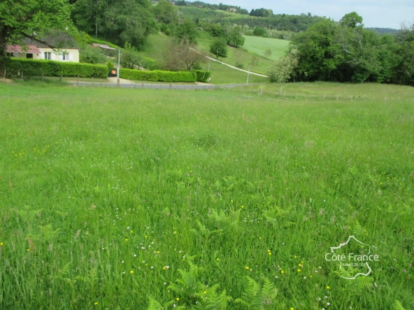 Terrain constructing à Proissans près de Sarlat en Dordogne, vue campagne, exposé sud