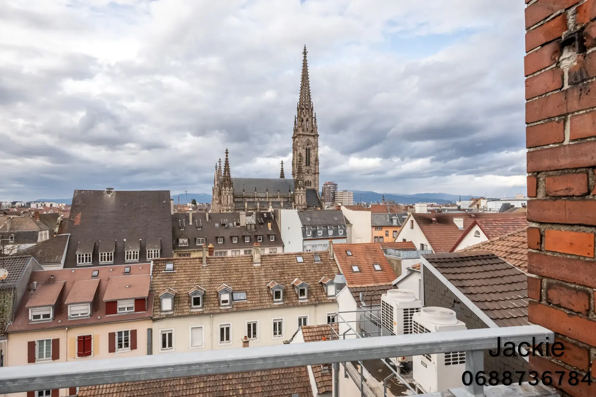 Loft de 160 m² en centre-ville à Mulhouse avec terrasse et vues panoramiques 