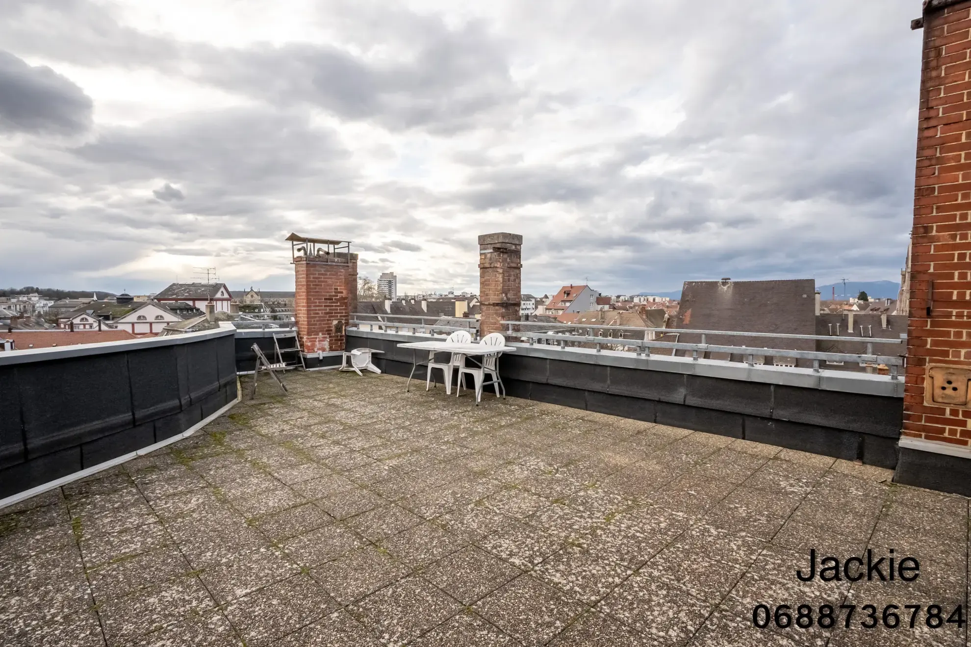 Loft de 160 m² en centre-ville à Mulhouse avec terrasse et vues panoramiques 