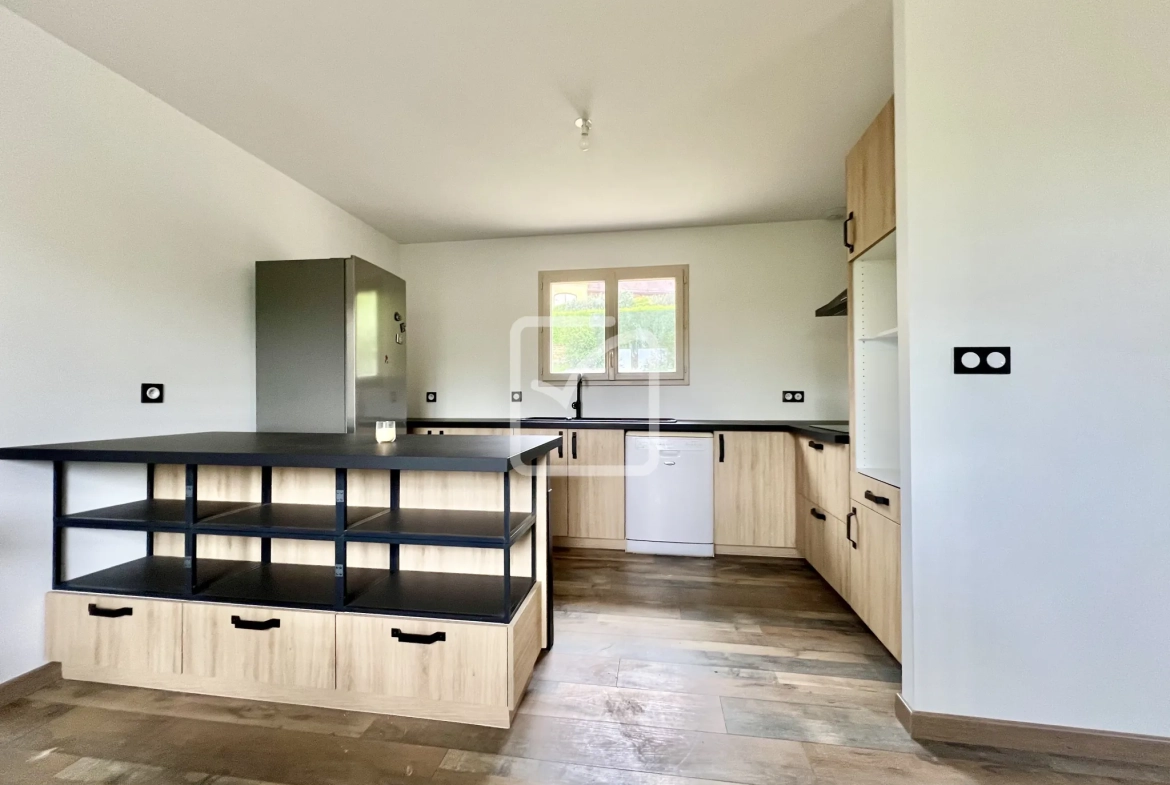 Charmante maison récente de 84 m² avec grand terrain à Terrasson Lavilledieu 