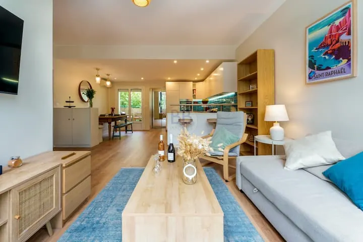 Magnifique appartement 54m² avec terrasse et jacuzzi à Saint-Raphaël 