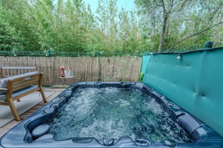 Magnifique appartement 54m² avec terrasse et jacuzzi à Saint-Raphaël 