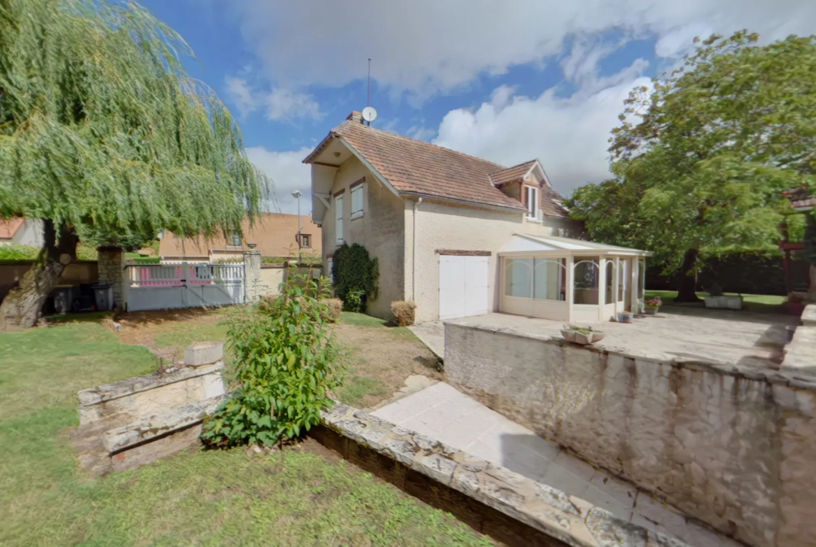 Belle maison rénovée avec annexes à Mignière, proximité Chartres 