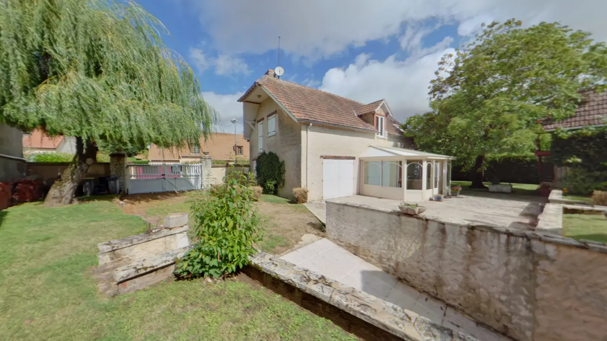 Belle maison rénovée avec annexes à Mignière, proximité Chartres 
