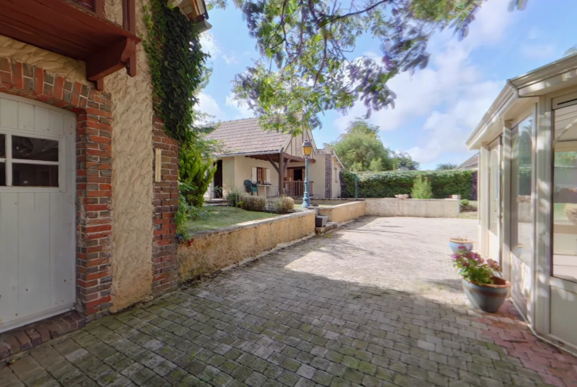 Belle maison rénovée avec annexes à Mignière, proximité Chartres 