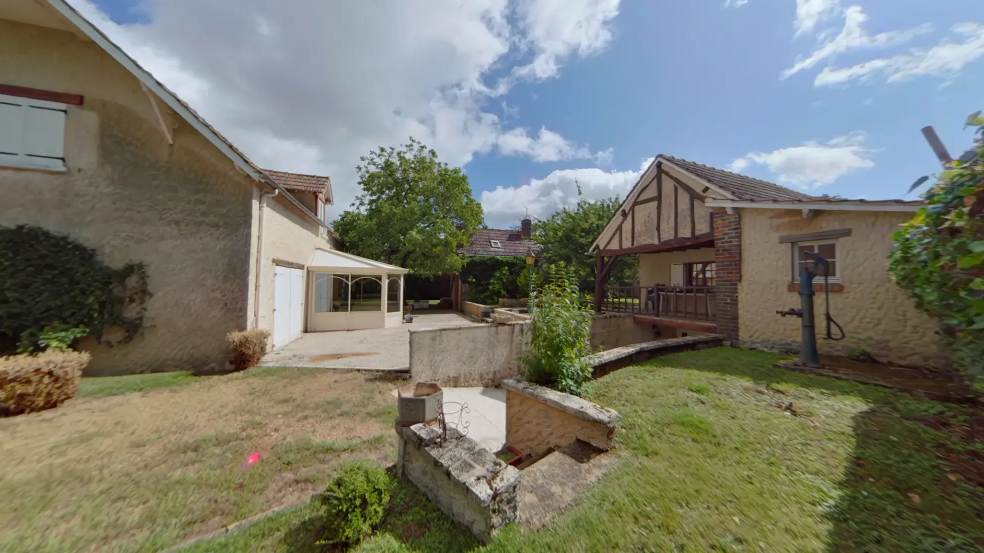 Belle maison rénovée avec annexes à Mignière, proximité Chartres 
