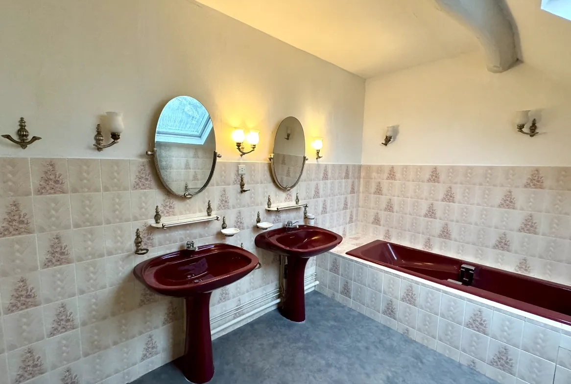 Belle maison rénovée avec annexes à Mignière, proximité Chartres 